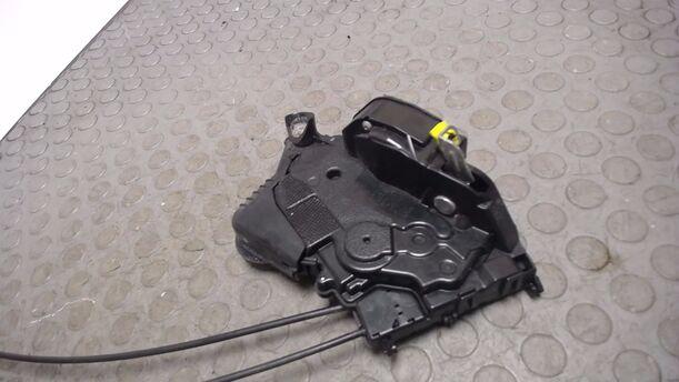 Foto: TÜRSCHLOSS VORN LINKS (3-TÜRER-OHNE ZV) eines Toyota Yaris 1.3 VVT-i Multi Mode CL