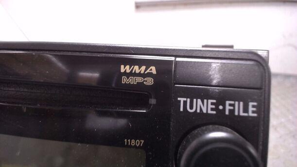 Foto: RADIO eines Toyota Yaris 1.3 VVT-i Multi Mode CL
