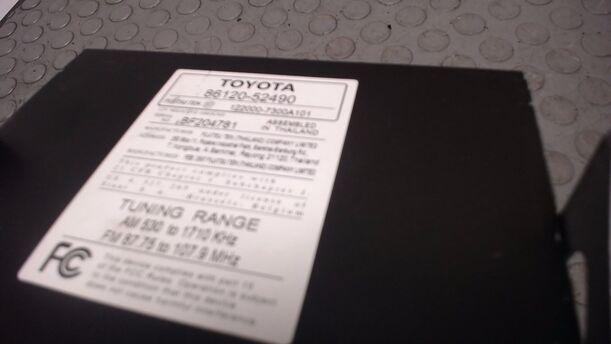 Foto: RADIO eines Toyota Yaris 1.3 VVT-i Multi Mode CL
