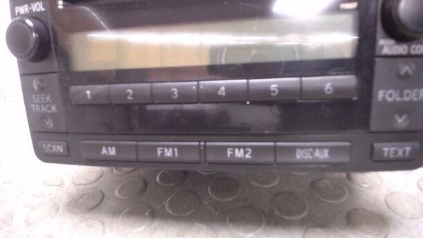 Foto: RADIO eines Toyota Yaris 1.3 VVT-i Multi Mode CL