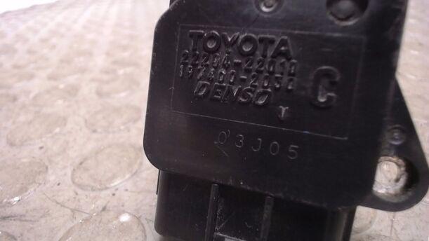 Foto: LUFTMASSENMESSER DENSO eines Toyota Yaris 1.3 VVT-i Multi Mode CL