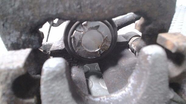 Foto: BREMSSATTEL HINTEN LINKS eines VW Passat Variant 1.6 GLX