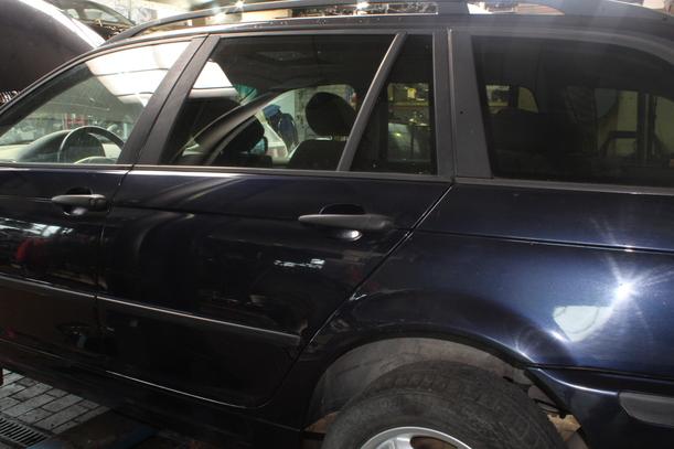 Foto: TÜR HINTEN LINKS ( TOURING ) eines BMW 316i touring GLX