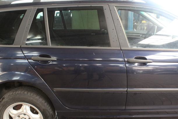 Foto: TÜR HINTEN RECHTS ( TOURING ) eines BMW 316i touring GLX