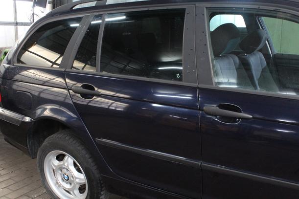 Foto: TÜR HINTEN RECHTS ( TOURING ) eines BMW 316i touring GLX