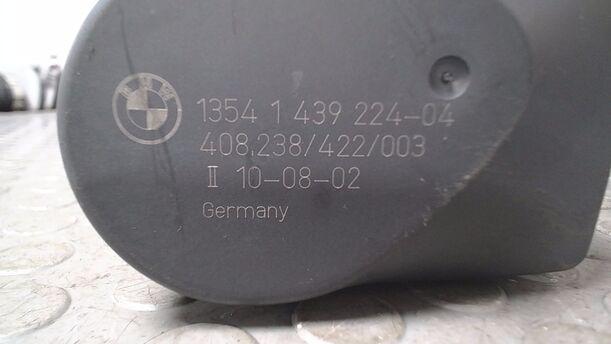 Foto: DROSSELKLAPPENSTUTZEN/ DROSSELKLAPPE eines BMW 316i touring TS