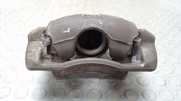 Foto: BREMSSATTEL VORN LINKS eines Dacia Duster 1.6 16V 4x2 TS