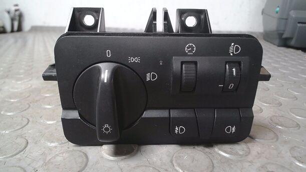 Foto: LICHTSCHALTER eines BMW 316i touring TS
