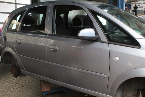Foto: TÜR VORN RECHTS eines Opel Meriva 1.4 TS