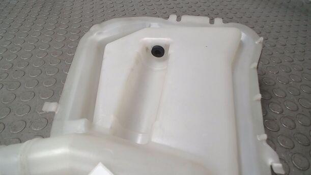 Foto: SCHEIBENWASCHBEHÄLTER HINTEN ( TOURING ) eines BMW 316i touring TS