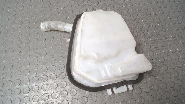Foto: SCHEIBENWASCHBEHÄLTER HINTEN ( TOURING ) eines BMW 316i touring TS
