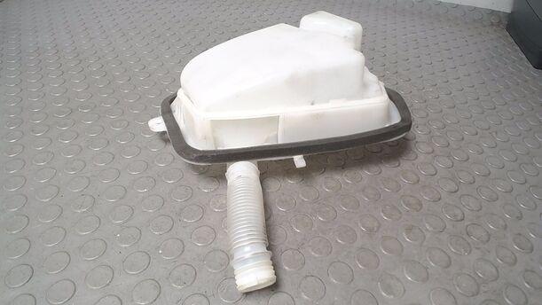 Foto: SCHEIBENWASCHBEHÄLTER HINTEN ( TOURING ) eines BMW 316i touring TS
