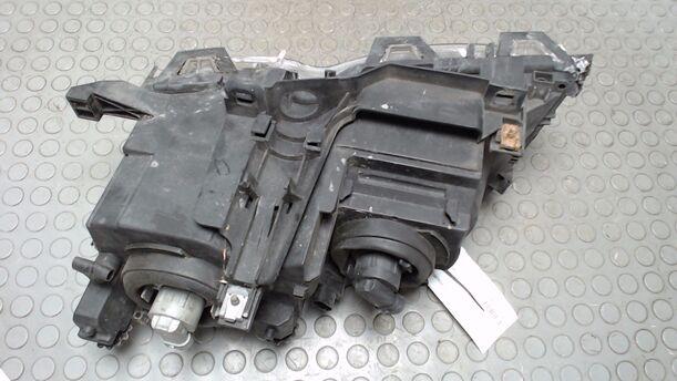 Foto: SCHEINWERFER RECHTS ( TOURING / FACELIFT ) eines BMW 316i touring TS
