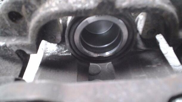 Foto: BREMSSATTEL VORN LINKS ( ZUBEHÖR ) eines BMW 316i touring TS