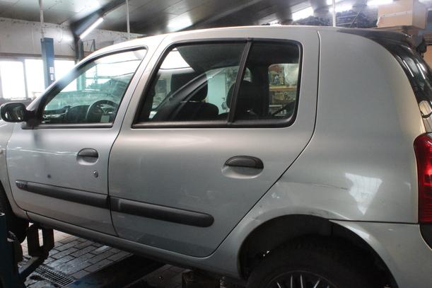 Foto: TÜR HINTEN LINKS eines Renault Clio 1.2 16V TS