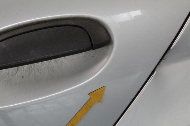 Foto: TÜR HINTEN LINKS eines Renault Clio 1.2 16V TS