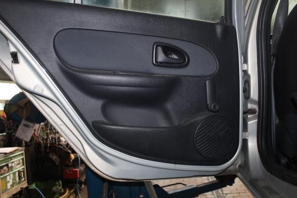 Foto: TÜR HINTEN LINKS eines Renault Clio 1.2 16V TS