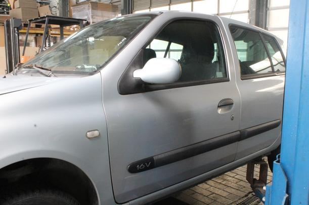 Foto: TÜR VORN LINKS ( 4/5 TÜRER ) eines Renault Clio 1.2 16V TS