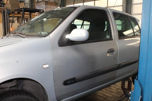 Foto: TÜR VORN LINKS ( 4/5 TÜRER ) eines Renault Clio 1.2 16V TS