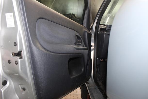 Foto: TÜR VORN LINKS ( 4/5 TÜRER ) eines Renault Clio 1.2 16V TS