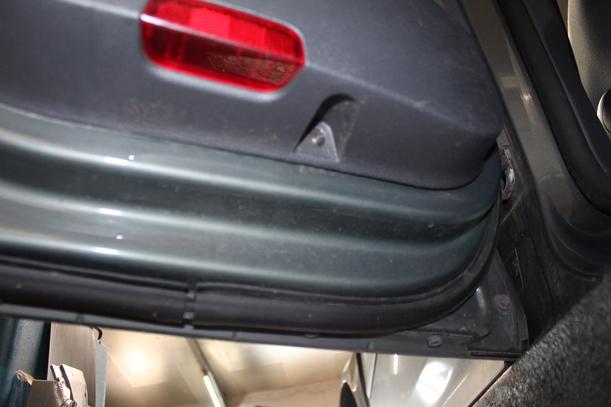 Foto: TÜR HINTEN LINKS ( LIMOUSINE ) eines VW Golf 1.6 FSI TS