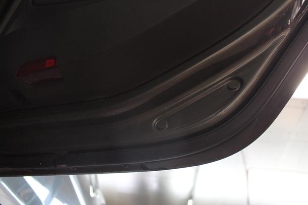 Foto: TÜR HINTEN RECHTS ( LIMOUSINE ) eines VW Golf 1.6 FSI TS