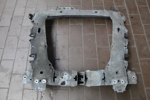 Foto: VORDERACHSE / ACHSTRÄGER VORN eines Renault Clio 1.2 16V TS