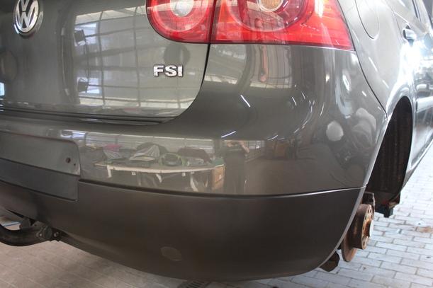 Foto: STOSSFÄNGER/ STOßSTANGE HINTEN ( LIMOUSINE ) eines VW Golf 1.6 FSI TS