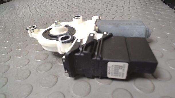 Foto: FENSTERHEBERMOTOR HINTEN LINKS eines VW Golf 1.6 FSI TS