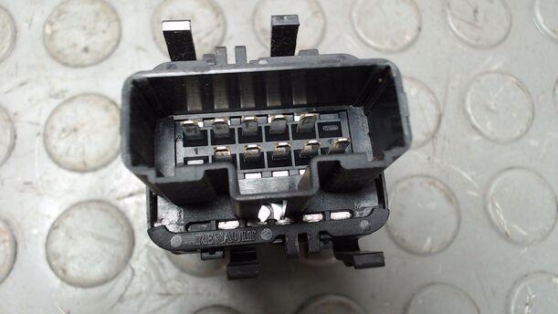 Foto: FENSTERHEBERSCHALTER eines Renault Clio 1.2 16V TS
