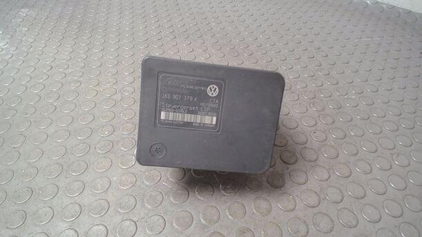 Foto: HAUPTBREMSAGGREGAT ABS eines VW Golf 1.6 FSI SX