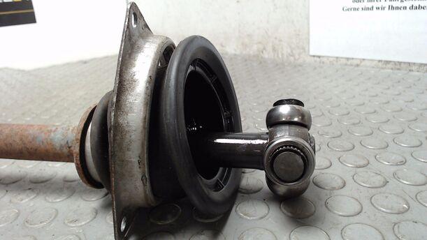 Foto: ANTRIEBSWELLE LINKS eines Renault Clio 1.2 16V SX