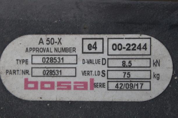 Foto: ANHÄNGERZUGVORRICHTUNG eines Opel Astra 1.6 SX