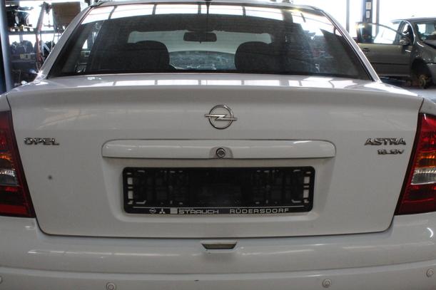 Foto: HECKKLAPPE / HECKDECKEL eines Opel Astra 1.6 SX
