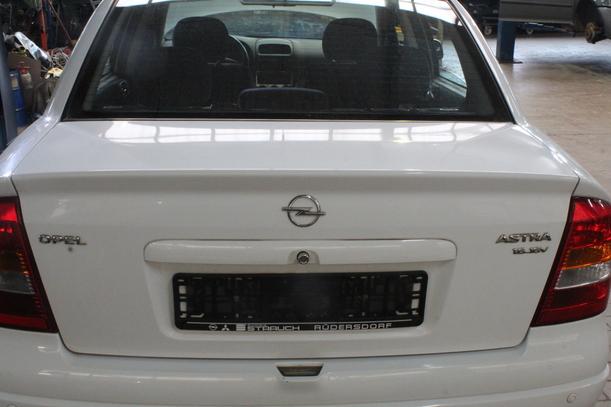 Foto: HECKKLAPPE / HECKDECKEL eines Opel Astra 1.6 SX
