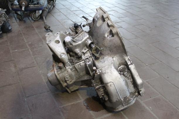 Foto: SCHALTGETRIEBE 5 GANG ( F17 3.74 ) eines Opel Astra 1.6 SX