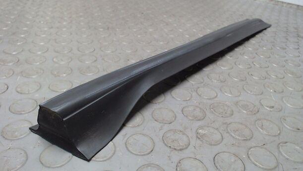 Foto: BLENDE B SÄULE LINKS eines Opel Astra 1.6 SX