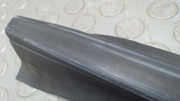 Foto: BLENDE B SÄULE LINKS eines Opel Astra 1.6 SX
