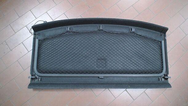 Foto: HUTABLAGE/ LADERAUMABDECKUNG eines VW Golf 1.6 FSI