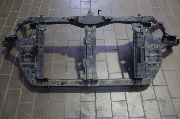 Foto: FRONTBLECH/ SCHLOSSTRÄGER eines Kia Carens CRDi DPF