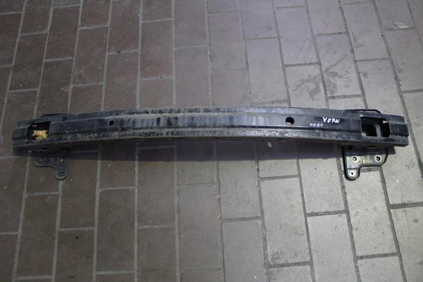 Foto: VERSTÄRKUNG VORN eines Kia Carens CRDi DPF