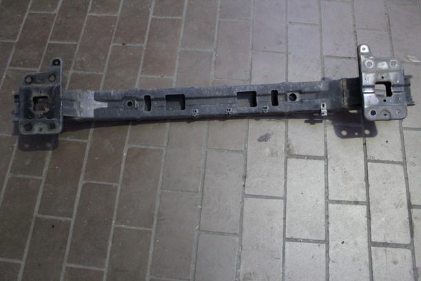 Foto: VERSTÄRKUNG VORN eines Kia Carens CRDi DPF
