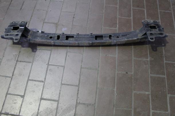 Foto: VERSTÄRKUNG VORN eines Kia Carens CRDi DPF
