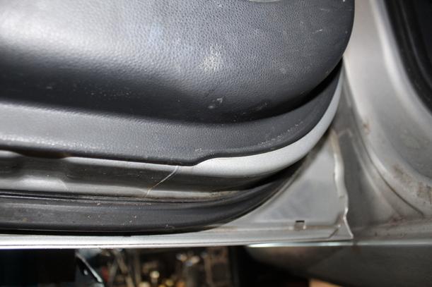 Foto: TÜR HINTEN LINKS eines Kia Carens CRDi DPF