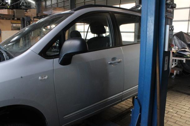 Foto: TÜR VORN LINKS eines Kia Carens CRDi DPF