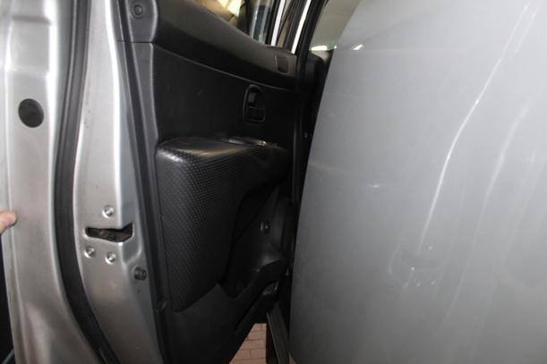 Foto: TÜR VORN LINKS eines Kia Carens CRDi DPF
