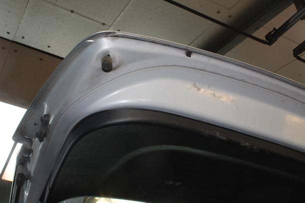 Foto: HECKKLAPPE/ HECKDECKEL eines Kia Carens CRDi DPF