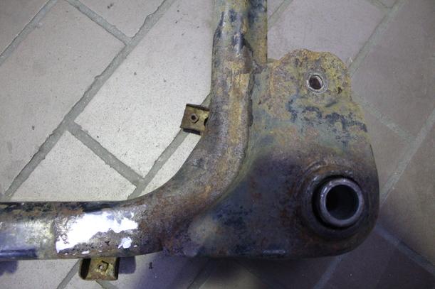 Foto: VORDERACHSE/ ACHSE VORN eines Kia Carens CRDi DPF
