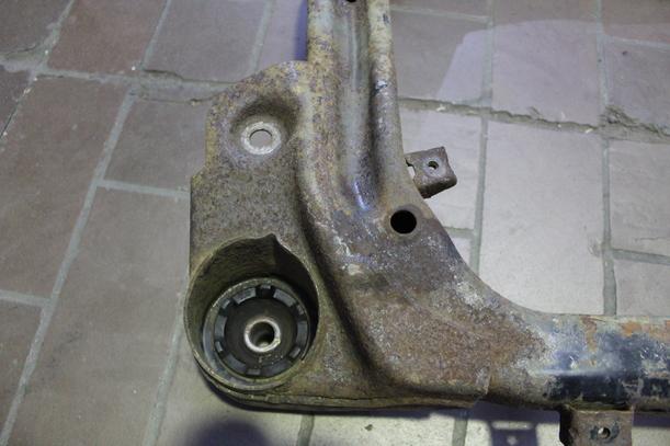 Foto: VORDERACHSE/ ACHSE VORN eines Kia Carens CRDi DPF