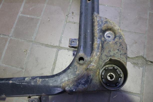 Foto: VORDERACHSE/ ACHSE VORN eines Kia Carens CRDi DPF